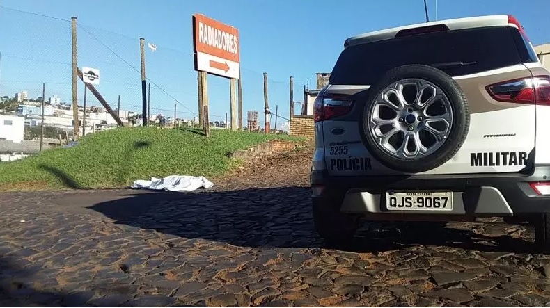 Homem foi morto a tiros. – Foto: Diego Antunes/NDTV Chapec&oacute;i