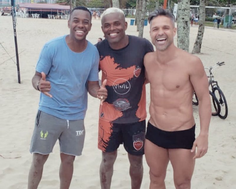 Diego Ribas é detonado na web ao aparecer em foto com Robinho
