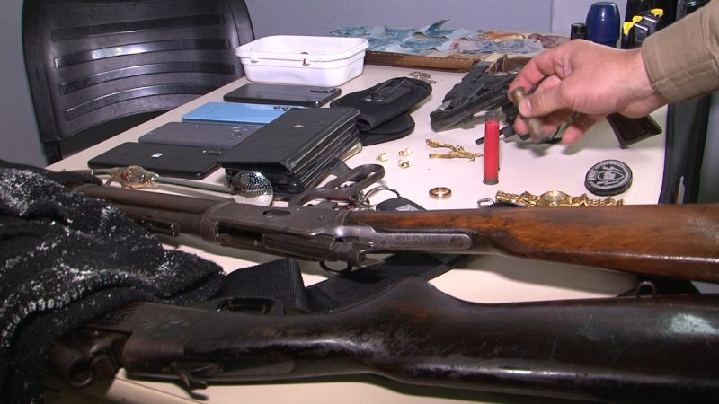 Objetos apreendidos pela Pol&iacute;cia Militar – Foto: Arvito Concatto/ND