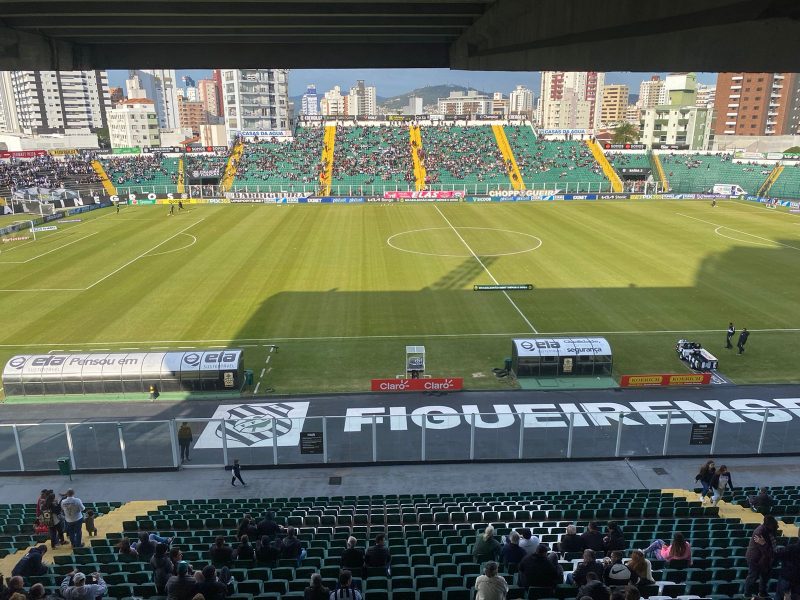 Partida acontece no Est&aacute;dio Orlando Scarpelli, em Florian&oacute;polis – Foto: Diogo de Souza/ND
