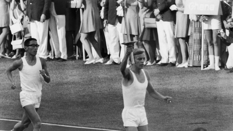 Tocha ol&iacute;mpica das olimp&iacute;adas na cerim&ocirc;nia de abertura – Foto: Divulga&ccedil;&atilde;o/ Olympics