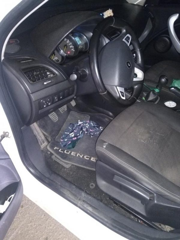 Men's underwear found in the front seat of a car - Photo: Disclosure/MRTv/ND
