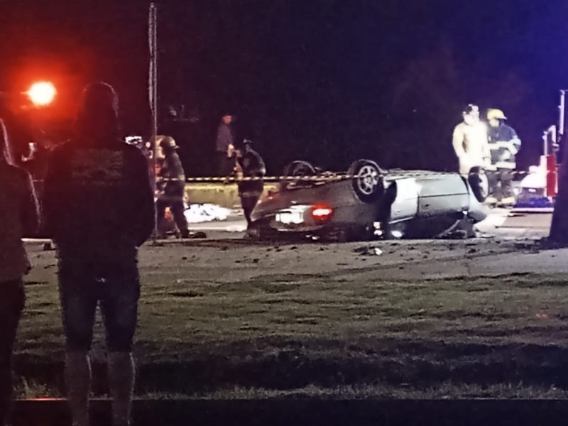 carro capotado