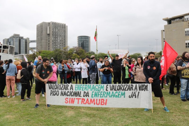 enfermagem paralisou em SC contra suspensão do piso