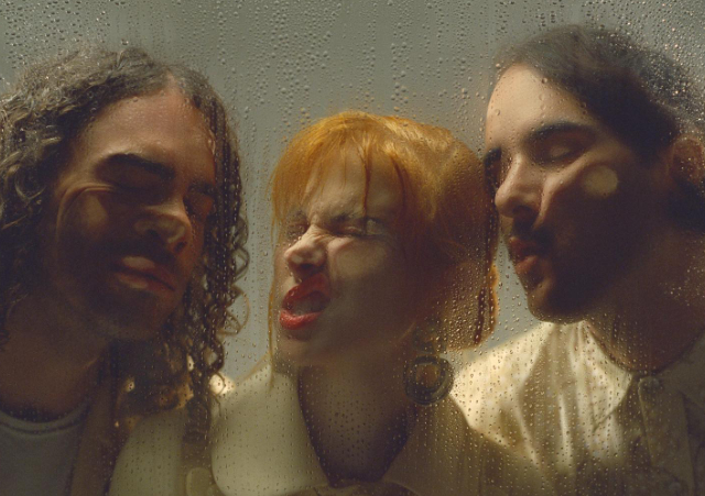 A atual forma&ccedil;&atilde;o da banda &eacute; com Hailey Williams nos vocais, o guitarrista Taylor York e o baterista Zac Farro – Foto: Reprodu&ccedil;&atilde;o/@paramore/ND