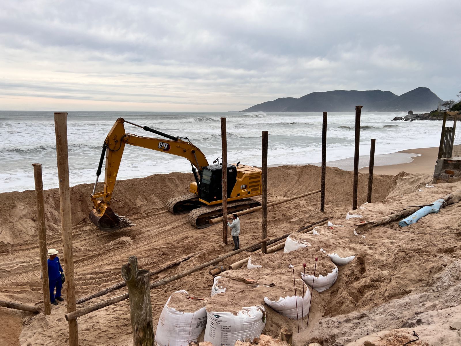 Prefeitura De Florianópolis Começa Assentamento Das Estacas Da Paliçada