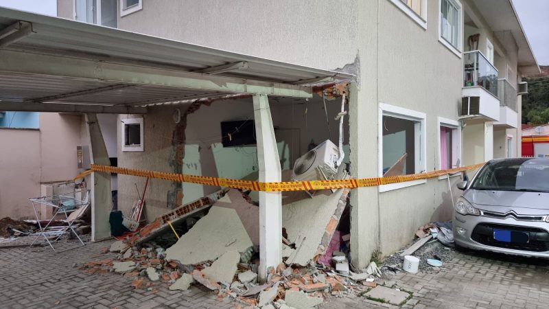 Vazamento de g&aacute;s provoca explos&atilde;o em apartamento e trabalhador fica ferido em Itapema – Foto: Corpo de Bombeiros de Itapema/Divulga&ccedil;&atilde;o/ND