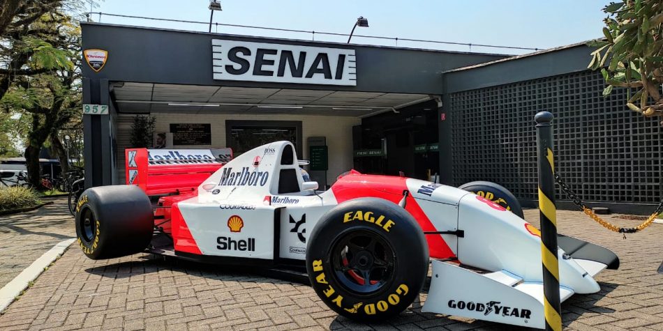 Réplica de carro de Ayrton Senna na F1 em Joinville | ND Mais