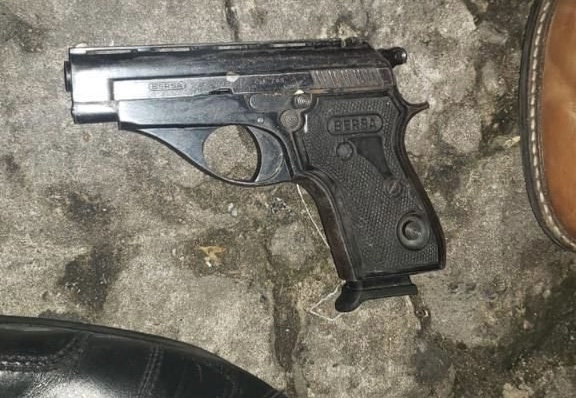 Arma foi apreendida – Foto: Clar&iacute;n/Reprodu&ccedil;&atilde;o/ND