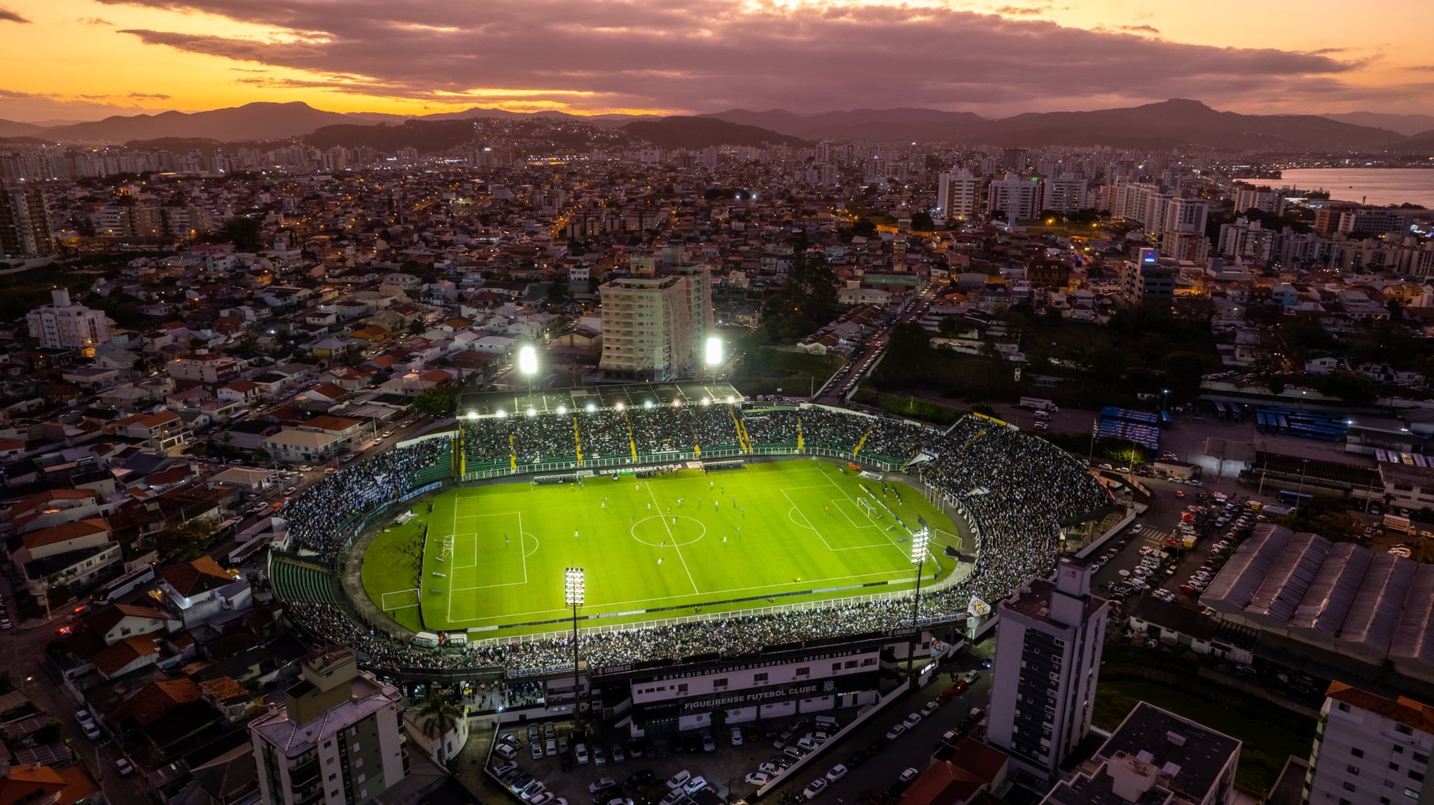 AMC participa de jogo de futebol no Estádio Orlando Scarpelli - AMC