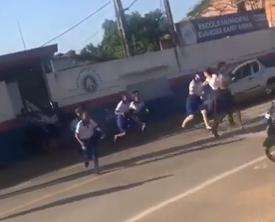 V&iacute;deo mostra crian&ccedil;as fugindo da escola durante ataque – Foto: Reprodu&ccedil;&atilde;o/Twitter/ND