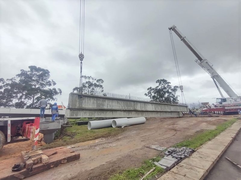 Instala&ccedil;&atilde;o das primeiras vigas – Foto: DNIT/Reprodu&ccedil;&atilde;o