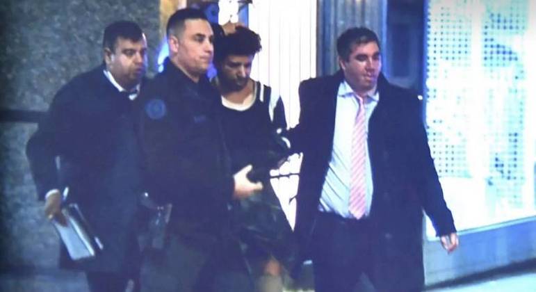 Fernando Andr&eacute;s Sabag foi preso com uma arma calibre 38 – Foto: Clar&iacute;n/Reprodu&ccedil;&atilde;o/ND