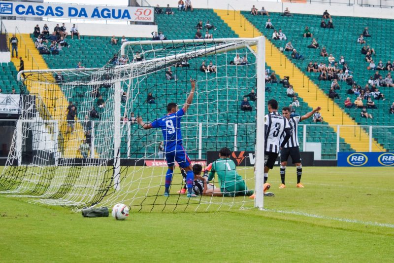 Figueirense vive semana ruim dentro de campo