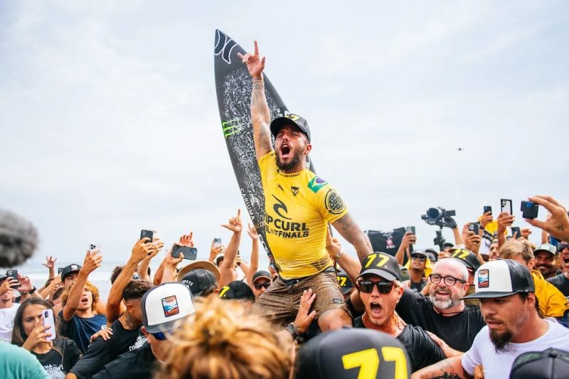 Filipe Toledo conquista o Circuito Mundial de Surfe