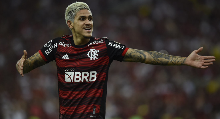 Atacante Pedro usou a cabe&ccedil;a para empatar o jogo ainda no 1&ordm; tempo – Foto: Marcelo Cortes/Flamengo/ND