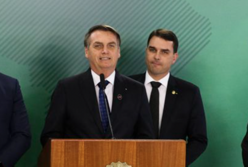 Temendo atentado, Fl&aacute;vio Bolsonaro muda agenda do pai &mdash; Foto: Valter Campanato/Ag&ecirc;ncia Brasil/Divulga&ccedil;&atilde;o/ND
