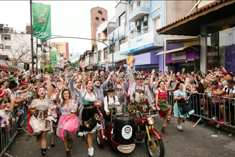 RexturAdvance reúne agentes de SC na Oktoberfest Blumenau