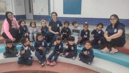 Professora cria jogos infantis com material reciclado