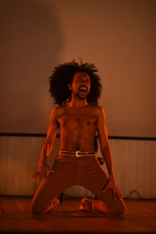 Poeira, do grupo de teatro do mesmo nome, busca as mem&oacute;rias de inf&acirc;ncia | Foto Luana Callai/Divulga&ccedil;&atilde;o/ND