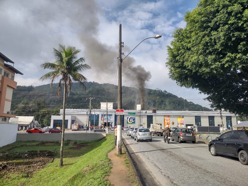Restaurante do Cic Blumenau pegou fogo na manhã desta quinta-feira