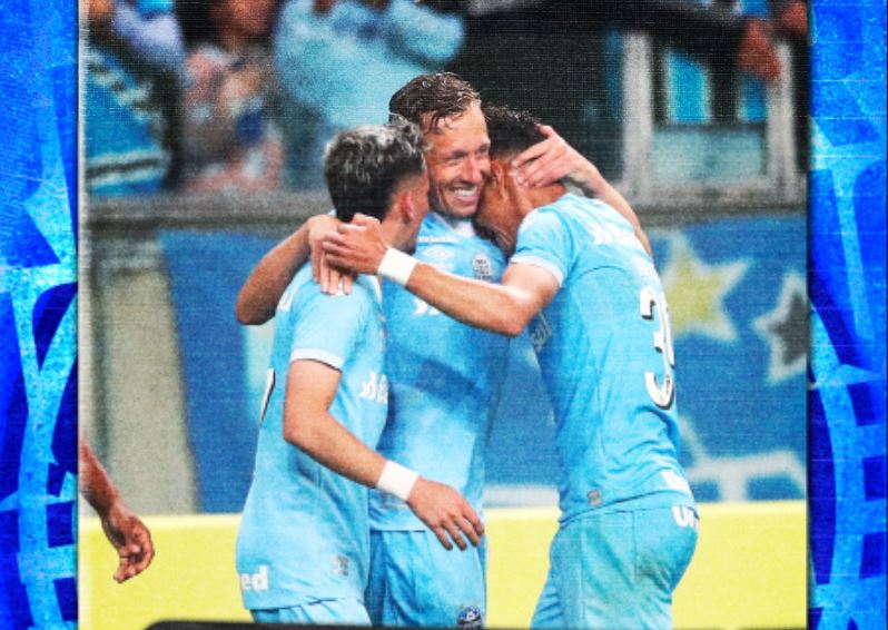 Lucas Leiva marcou o primeiro gol ap&oacute;s o seu retorno da Europa – Foto: @Gr&ecirc;mio/Reprodu&ccedil;&atilde;o/ND