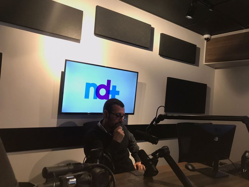Professor Eduardo Guerini participa do podcast Voto+ no est&uacute;dio do Grupo ND – Foto: Lorenzo Dornelles/ND