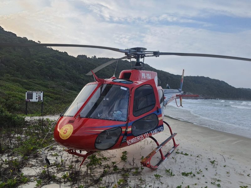 Helic&oacute;ptero fez os primeiros atendimentos no local do acidente – Foto: CBMSC/Divulga&ccedil;&atilde;o/ND