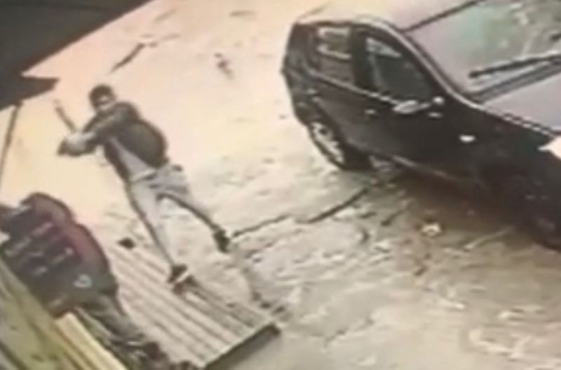 V&iacute;deo mostra momento em que jovem &eacute; morto a tiros em Florian&oacute;polis – Foto: Reprodu&ccedil;&atilde;o/ND