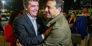 Cl&eacute;sio Salvaro e Carlos Mois&eacute;s tiveram estreita rela&ccedil;&atilde;o e muitas trocas d elogios. – Foto: Arquivo