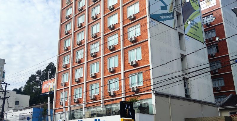 Hot&eacute;is de Blumenau criam promo&ccedil;&atilde;o para tentar atrair h&oacute;spedes em dias de menor movimento na Oktoberfest – Foto: Rodrigo Vieira/NDTV