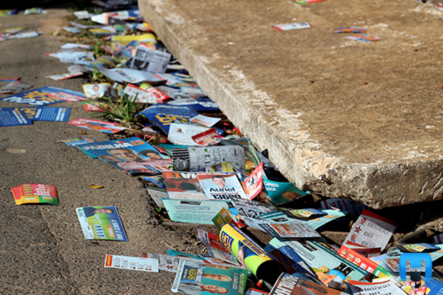 Santinhos nas ruas – Foto: Reprodu&ccedil;&atilde;o/ND