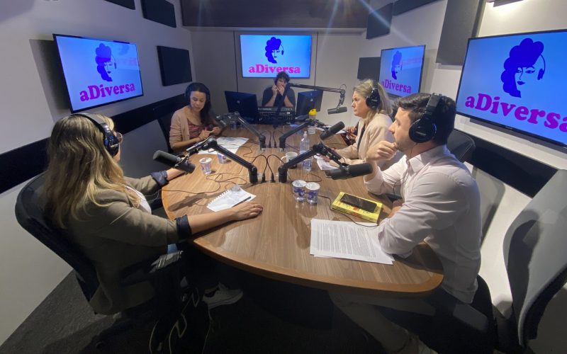 O que afasta as mulheres da política? 4º episódio do podcast aDiversa discute o tema
