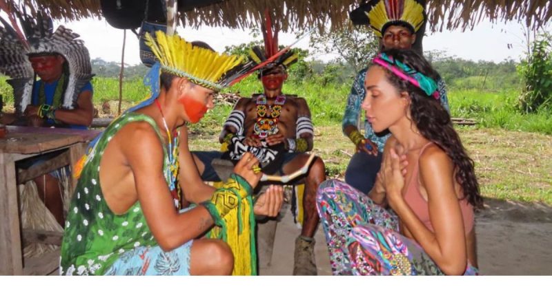 Ines Rau em visita &agrave; tribo Shanenawa, no interior do Acre – Foto: Reprodu&ccedil;&atilde;o