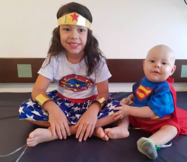 Pedro, que passou pelo transplante, e Manu