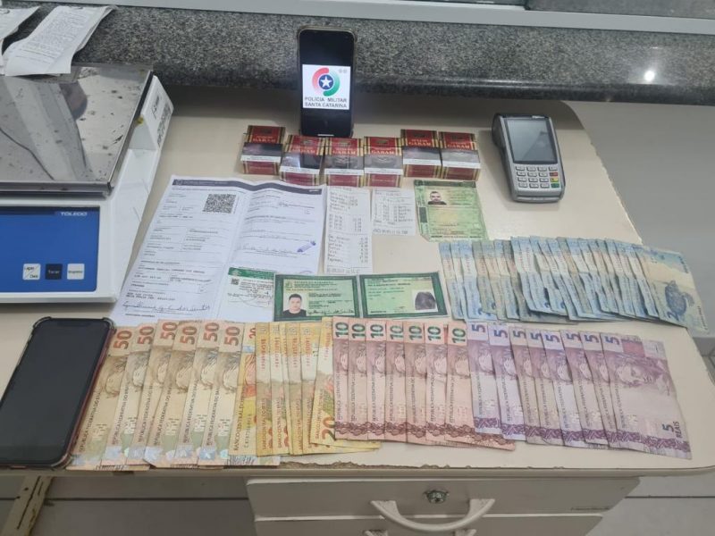 Homem tenta usar documento falso em cart&oacute;rio e revela esquema de Jogo do Bicho em Itapema – Foto: Pol&iacute;cia Militar/Divulga&ccedil;&atilde;o/ND