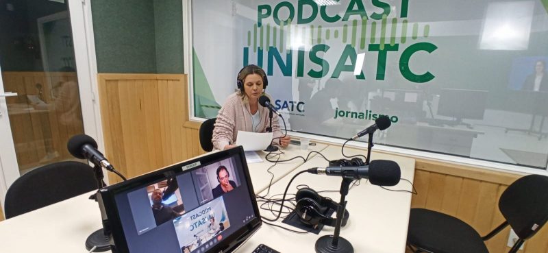 Karina Manarin durante grava&ccedil;&atilde;o no est&uacute;dio da Unisatc, em Crici&uacute;ma – Foto: Divulga&ccedil;&atilde;o/ND