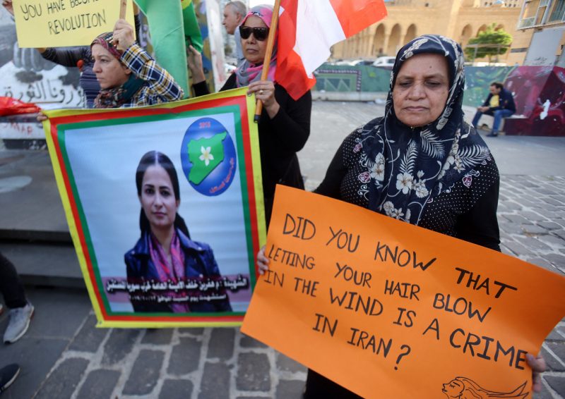 Mulheres curdas e libanesas protestam em Beirute contra morte de iraniana – Foto: ANWAR AMRO/AFP
