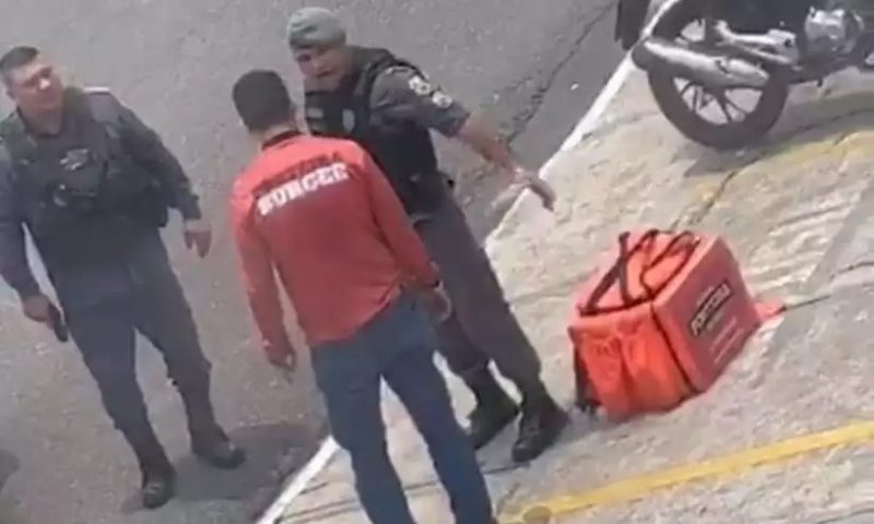 Motoboy tem CNH rasgada em abordagem da PM – Foto: Reprodu&ccedil;&atilde;o/ND