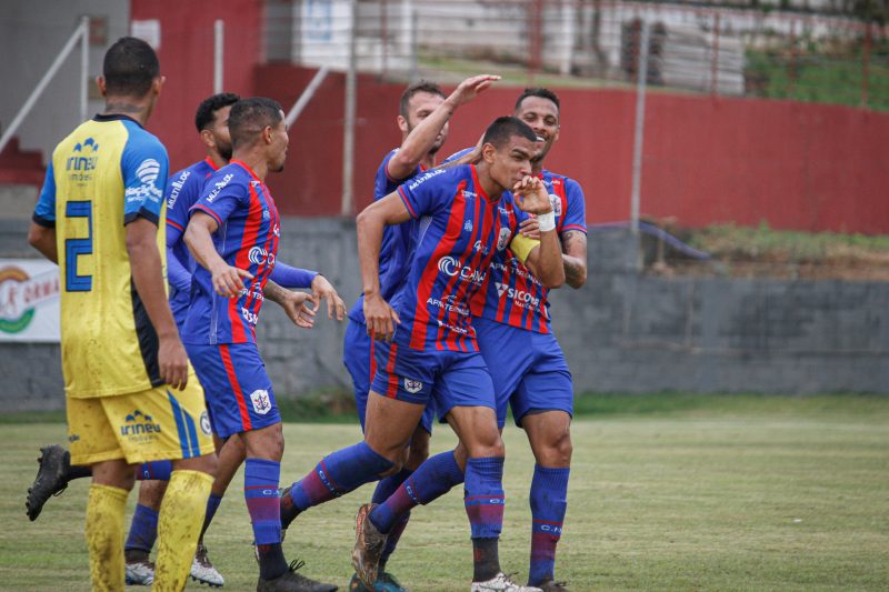 Marcílio Dias passa fácil pelo Nação
