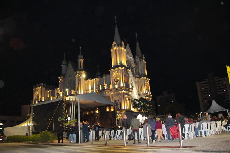 Igreja Matriz recebe o Palco Elza Soares – Foto: Marcos Porto/Prefeitura de Itaja&iacute;/Divulga&ccedil;&atilde;o/ND