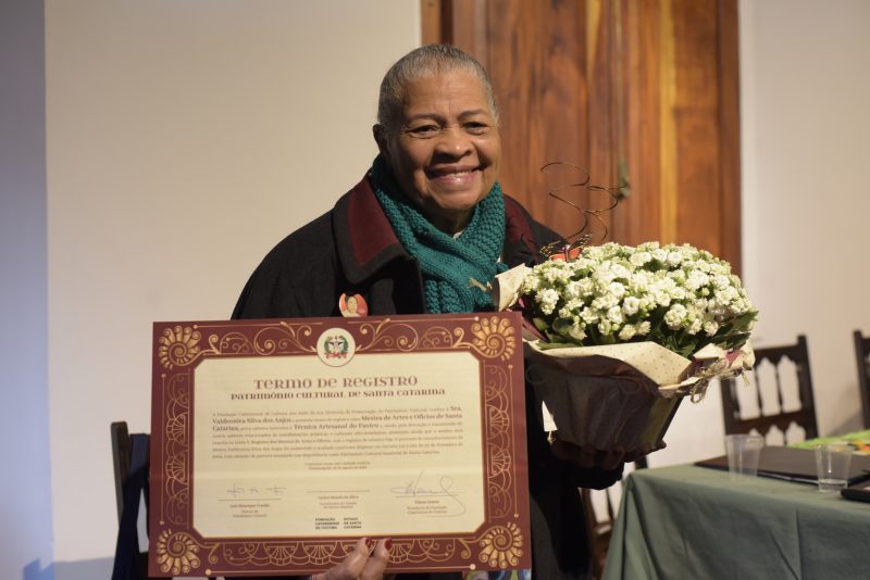 Dona Valdeonira &eacute; a primeira com o registro – Foto: M&aacute;rcio Henrique Martins / FCC / Divulga&ccedil;&atilde;o ND