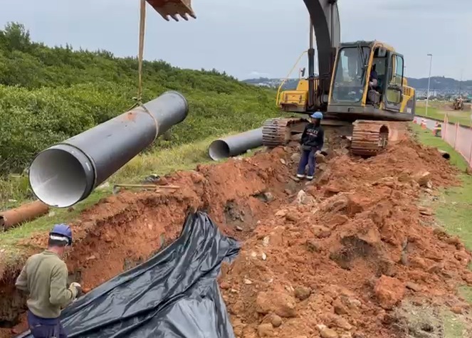 Novas adutoras s&atilde;o instaladas em Florian&oacute;polis para aumentar vaz&atilde;o de &aacute;gua no Sul da Ilha – Foto: Casan/Divulga&ccedil;&atilde;o/ND
