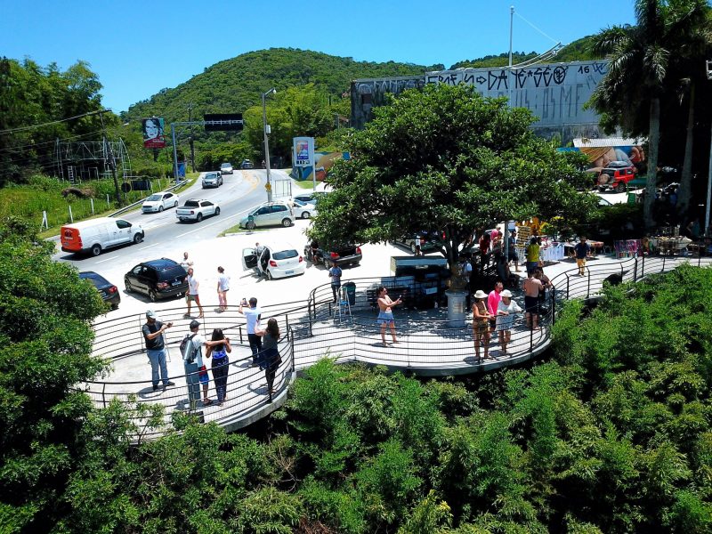 Turistas no mirante da Lagoa da Concei&ccedil;&atilde;o, em Florian&oacute;polis – Foto: Leonardo Sousa/Divulga&ccedil;&atilde;o/PMF/ND