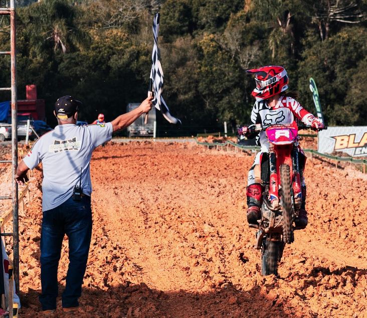 Maiara Basso estar&aacute; na etapa de motocross – Foto: @maiarabassomx/Reprodu&ccedil;&atilde;o/ND
