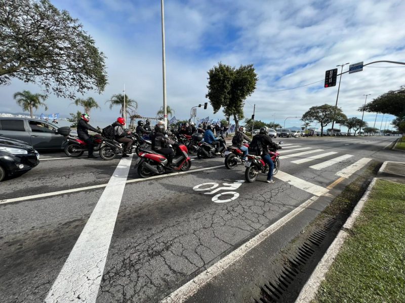 Beira-Mar Norte, em Florianópolis, agora conta com sinalização para espera de motos nos semáforos; é preciso um trabalho completo para que a situação envolvendo ocupantes de motos seja amenizada &#8211; Foto: Divulgação/ND