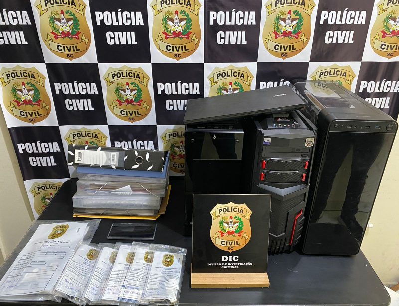 Pol&iacute;cia Civil cumpriu quatro mandados de busca e apreens&atilde;o contra a empresa Multiplus, de Blumenau – Foto: Divulga&ccedil;&atilde;o/Pol&iacute;cia Civil/ND