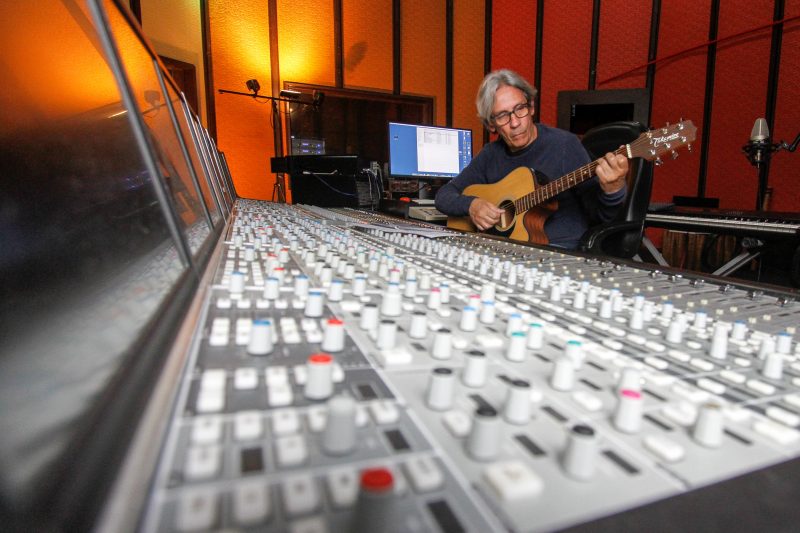 “A coisa importante do jingle pol&iacute;tico &eacute; nome e n&uacute;mero”, diz Murillo Valente – Foto: Leo Munhoz/ND