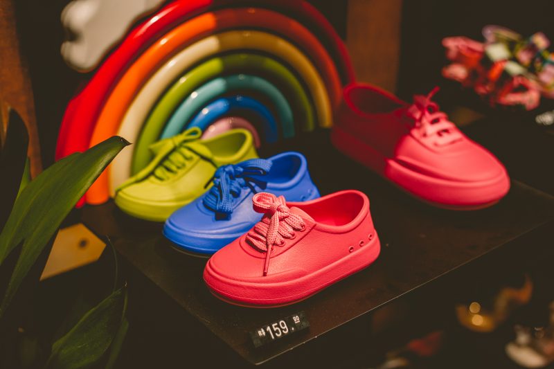 Coleção colorida e cheirosa da Melissa para os mais diferentes estilos – Foto: Isis Lacombe/Divulga&ccedil;&atilde;o