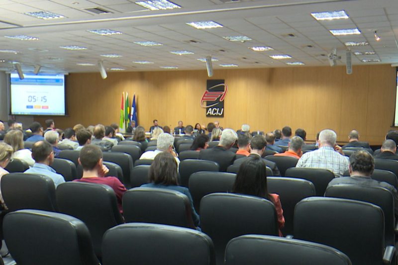Painel reuniu oito dos dez candidatos a governador em Joinville – Foto: Gladionor Ramos/NDTV